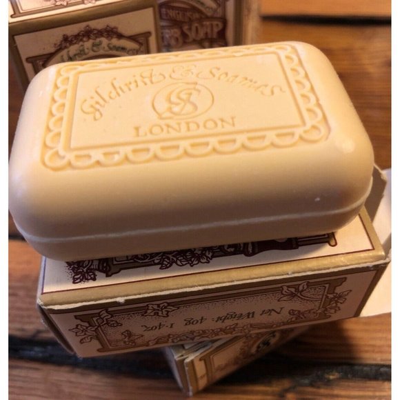4 Bars GILCHRIST SOAMES ENGLISH HERB SOAP CHAMOMILE 1.4 OZ/40 GR LONDON ENGLAND - Picture 3 of 3